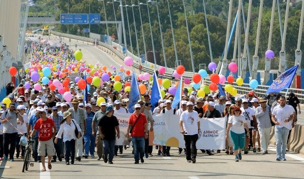 Χάος στην ΕΟ Αντιρρίου – Ιωαννίνων – Οδηγοί αποκλείστηκαν λόγω πορείας στη γέφυρα